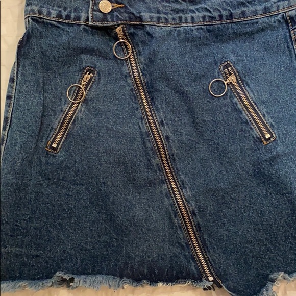 Brand new denim skirt with zippers - Picture 3 of 5